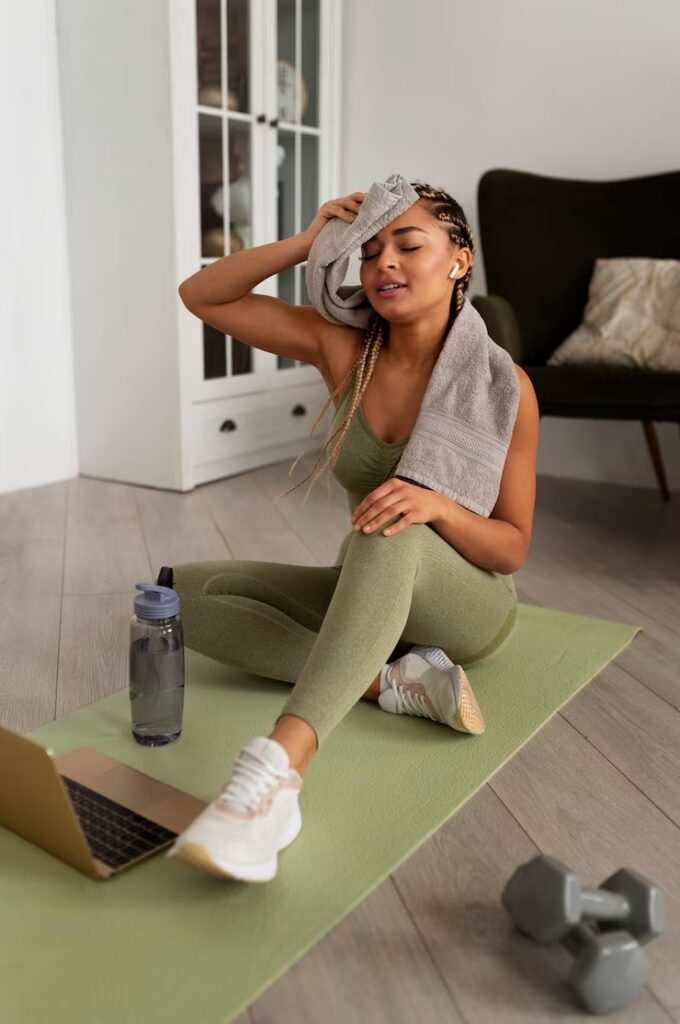chica-entrenando-en-casa