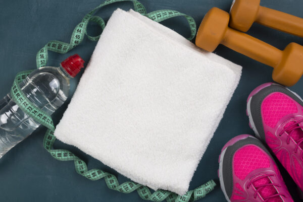 composicion-moderna-de-deporte-con-elementos-de-gimnasio